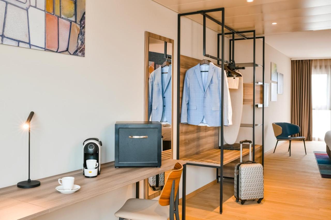 Mercure Geneva Airport Мейрин Екстериор снимка