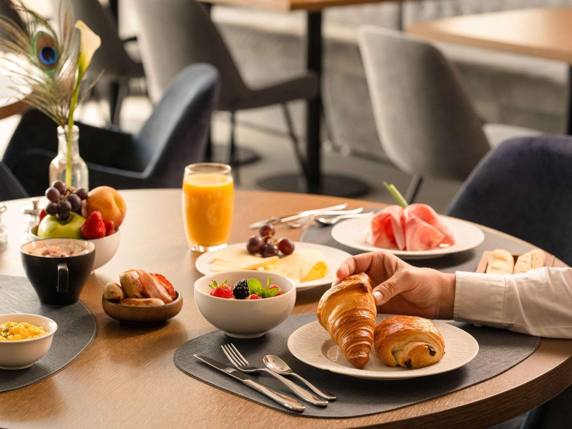 Mercure Geneva Airport Мейрин Екстериор снимка
